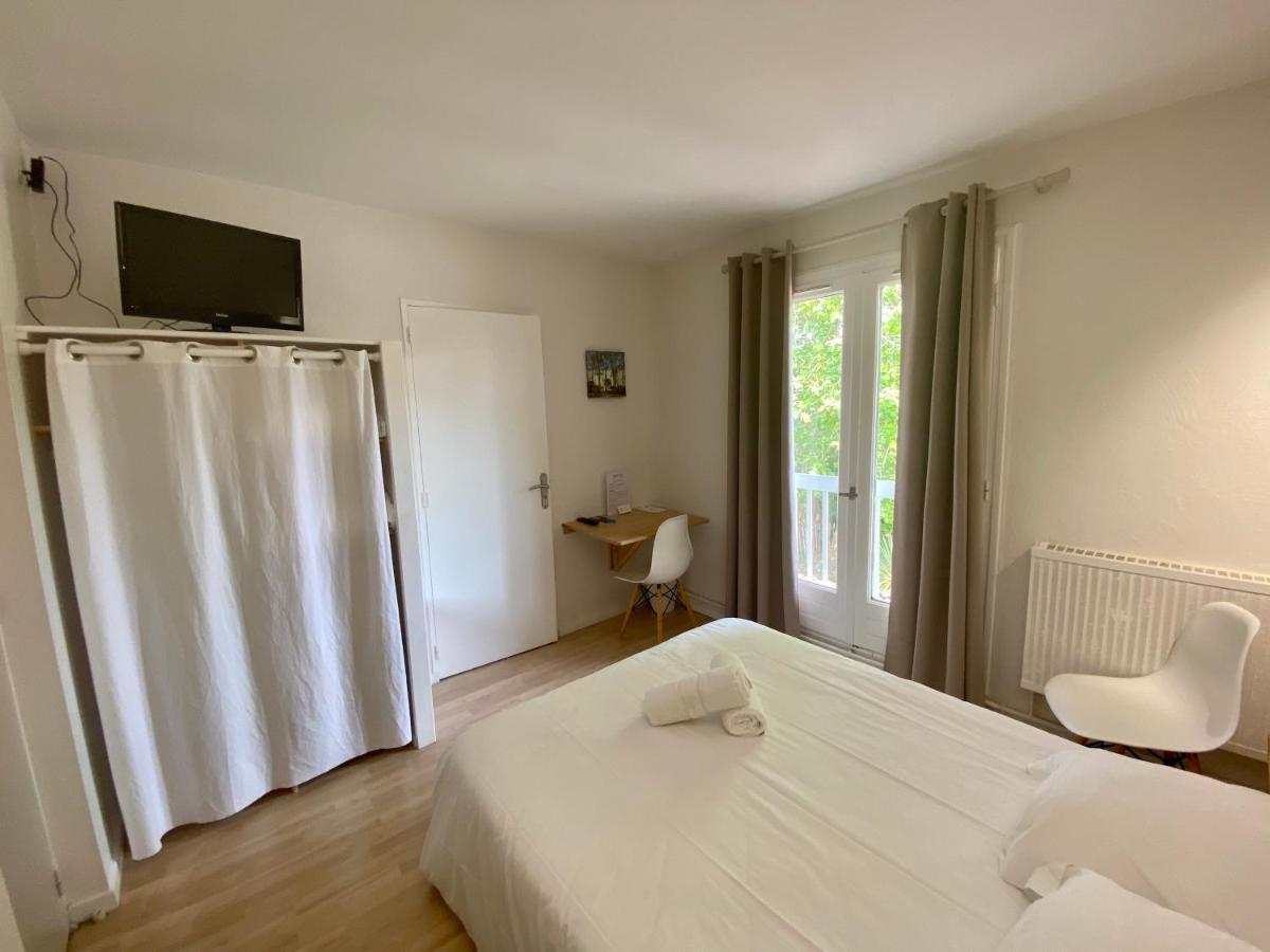 Hotel La Ferme D'En Chon 비스카로세 객실 사진